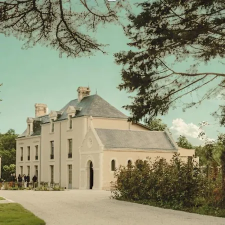 Domaine De L'ecorcerie Hotel *